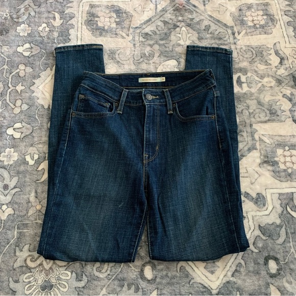 Levi’s Dark Wash High Rise Skinny Size 26 - Picture 1 of 5